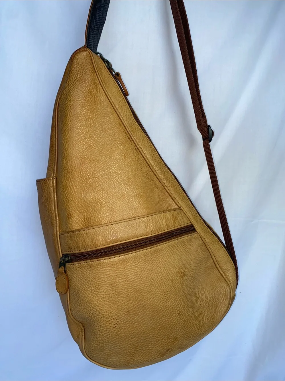 Vintage L.L. Bean Ameribag Healthy Back Tan Leather Sling Messenger Bag